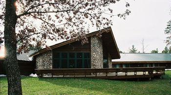Whitetail Lodge Saint Germain Exteriör bild